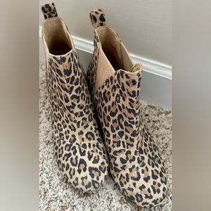 Toms Leopard Print Suede Wedge Booties Sz 8